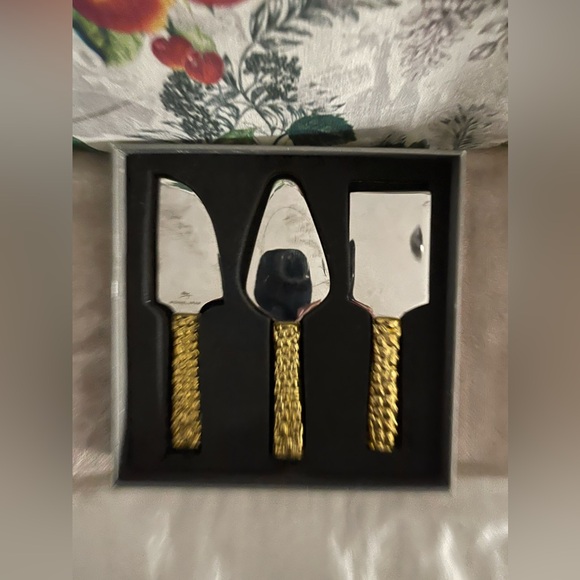 Michael Aram Safari Cheese Knife Set - Picture 3 of 6